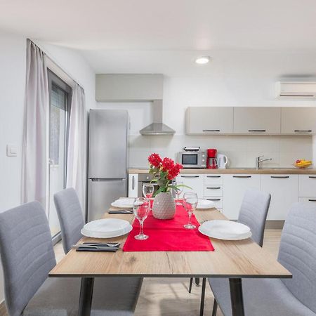 Stunning Apartment In Pjescana Uvala With Wifi Exteriör bild