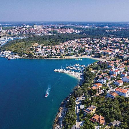 Stunning Apartment In Pjescana Uvala With Wifi Exteriör bild