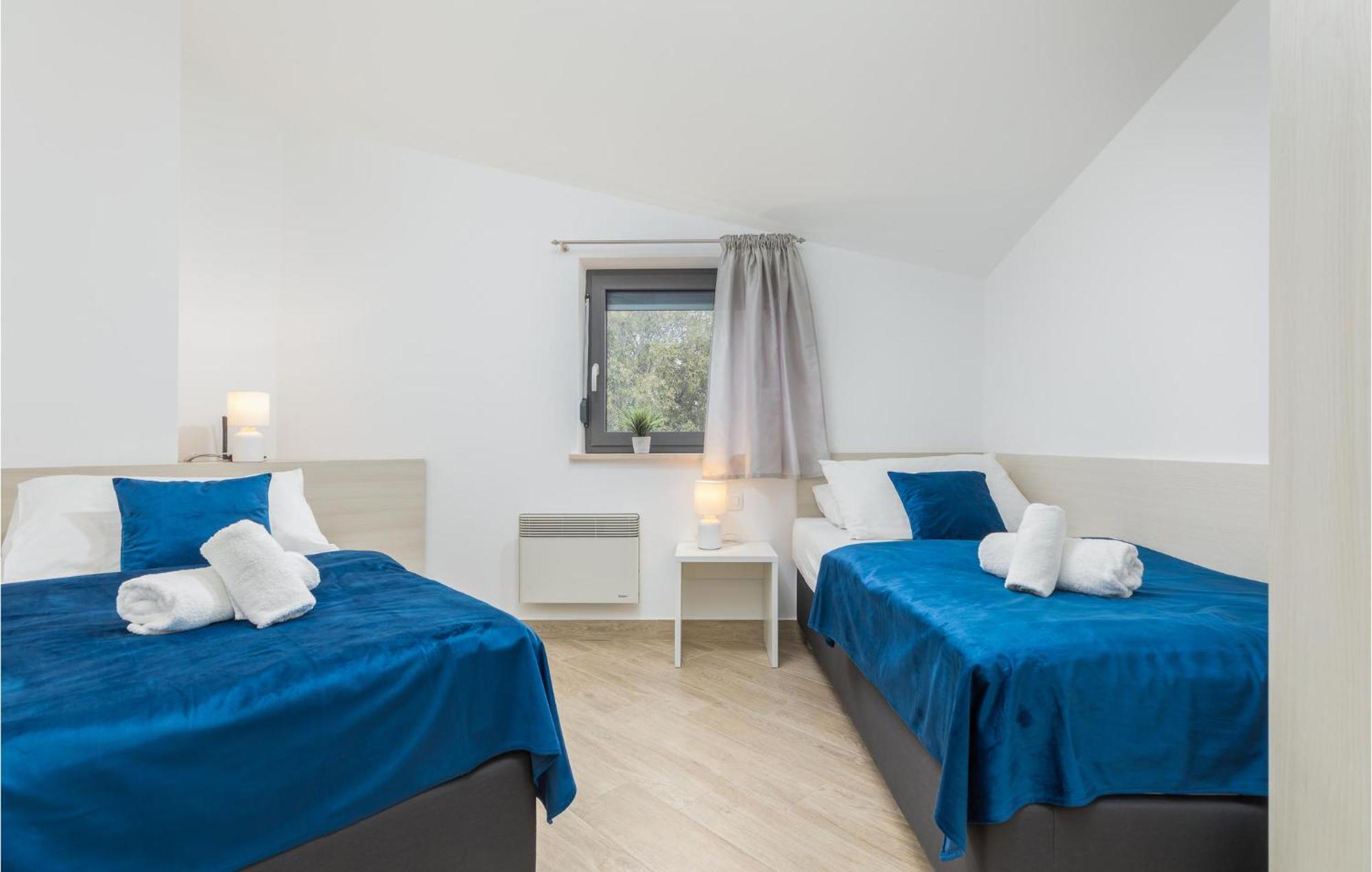 Stunning Apartment In Pjescana Uvala With Wifi Exteriör bild