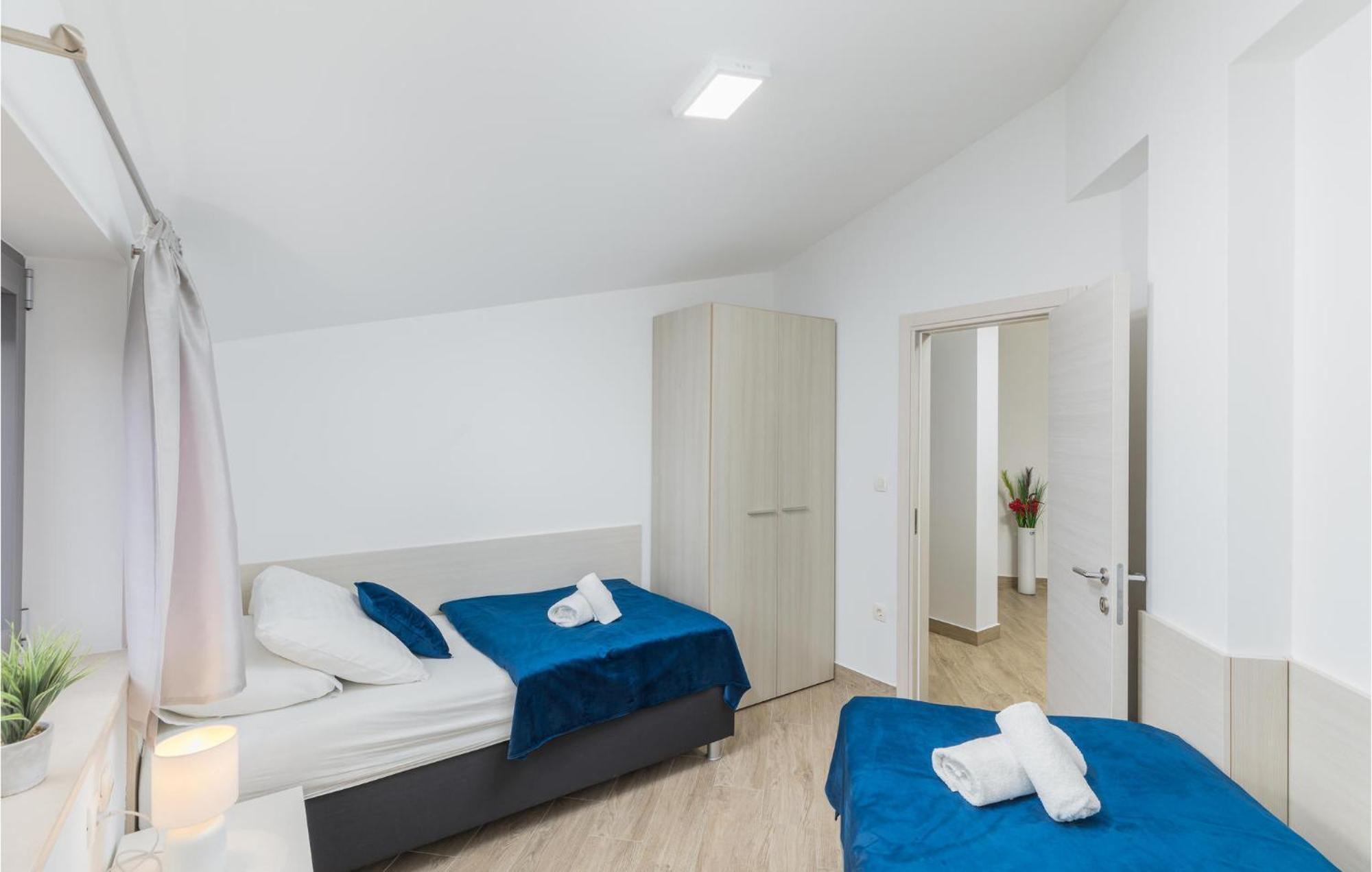 Stunning Apartment In Pjescana Uvala With Wifi Exteriör bild