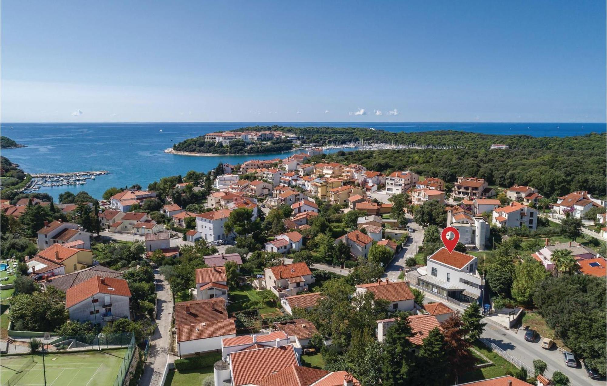 Stunning Apartment In Pjescana Uvala With Wifi Exteriör bild