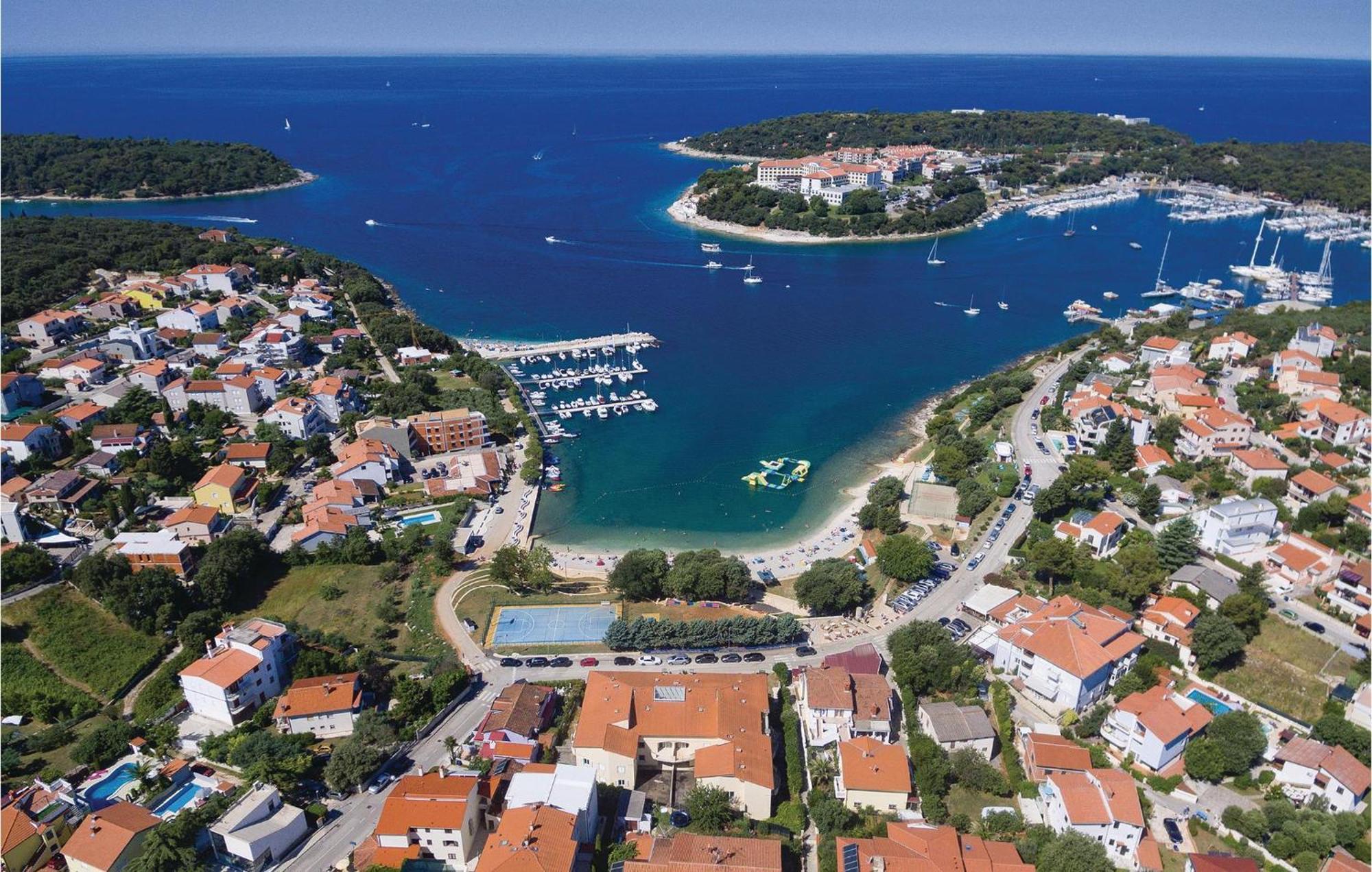 Stunning Apartment In Pjescana Uvala With Wifi Exteriör bild
