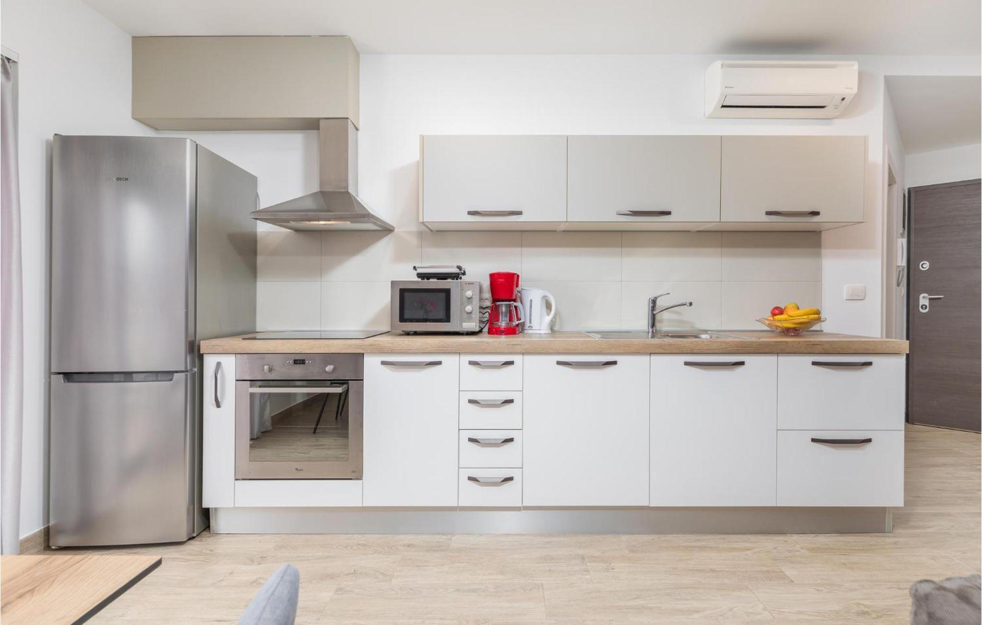 Stunning Apartment In Pjescana Uvala With Wifi Exteriör bild