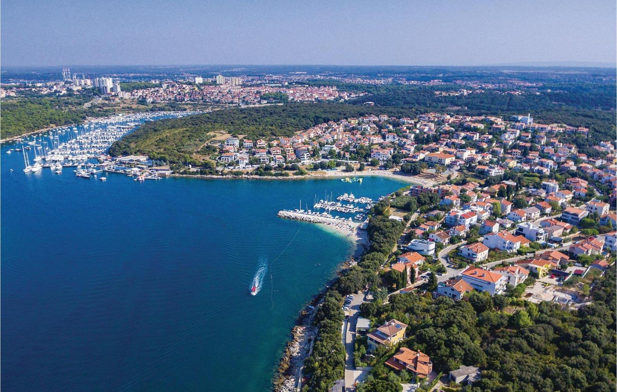 Stunning Apartment In Pjescana Uvala With Wifi Exteriör bild