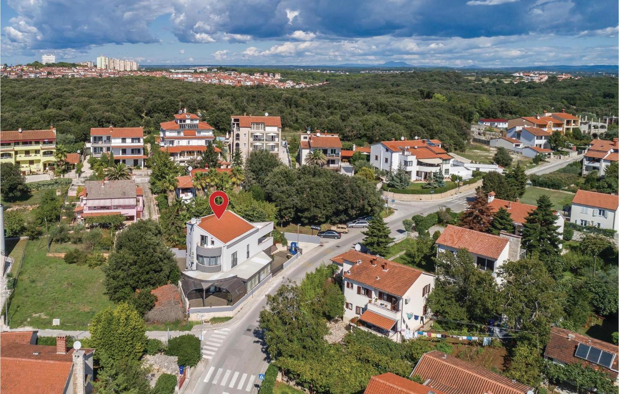 Stunning Apartment In Pjescana Uvala With Wifi Exteriör bild